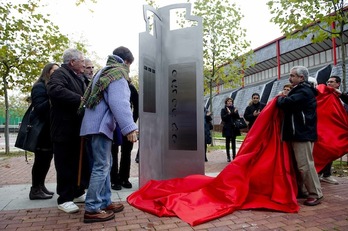 Escultura inaugurada en el barrio de Zaramaga. (Raúl BOGAJO / ARGAZKI PRESS)