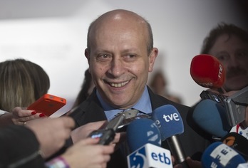 El ministro de Educación, José Ignacio Wert, en una comparecencia ante los medios de comunicación en Gasteiz. (Juanan RUIZ/ARGAZKI PRESS)