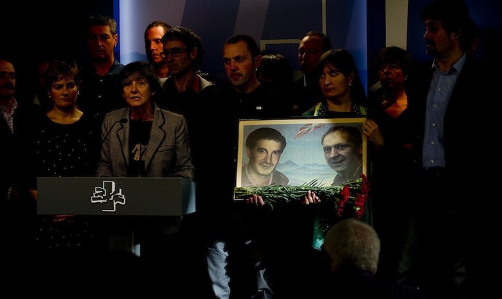 Homenaje de EH Bildu en 2012 a ambos militantes políticos en la Cámara de Gasteiz. (Raul BOGAJO/ARGAZKI PRESS)