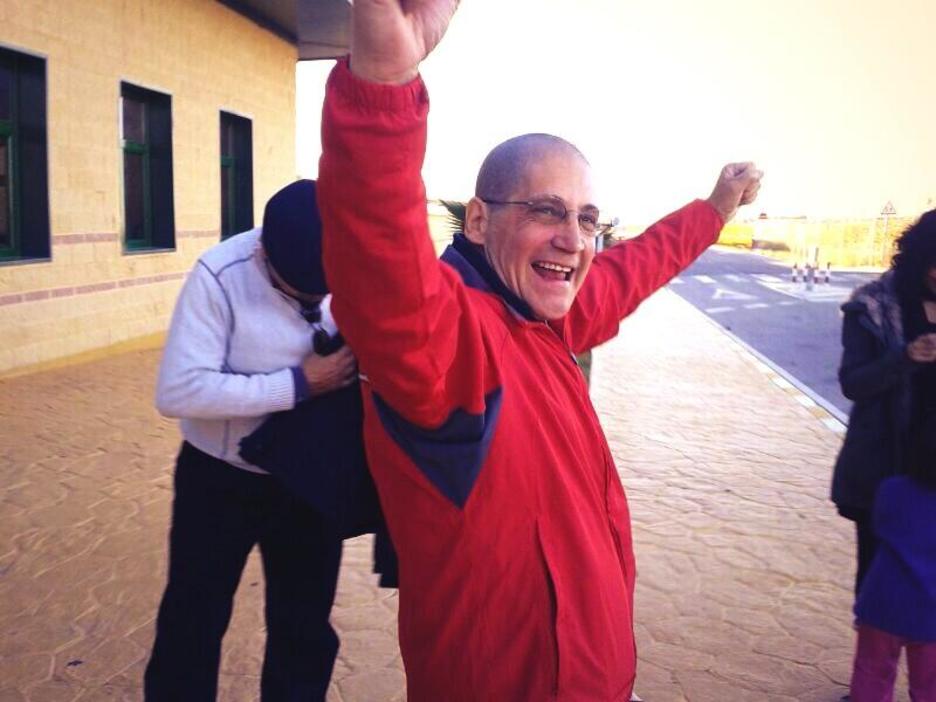 El laudioarra Manu González, a su salida de la cárcel de Sevilla-II. (@aiaraldea)