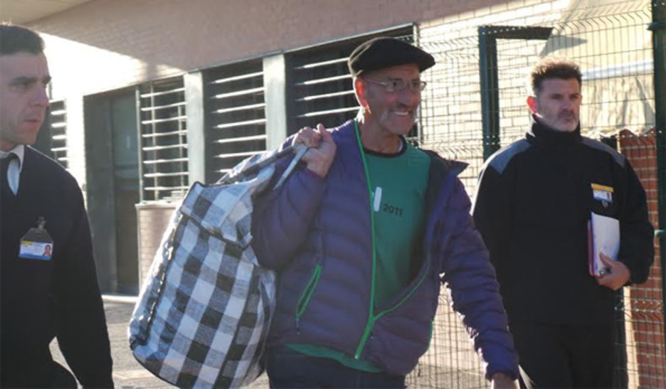 El arrasatearra Jesus Mari Zabarte, a su salida de la prisión de Jaén. (Kepa ORMAETXEA)