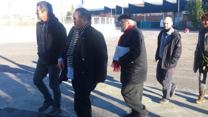 Algunos de los procesados y Francisco Letamendia «Ortzi», antes de entrar en la AN. (@albertopradilla)