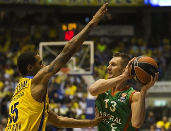 Un lance del encuentro disputado en el Nokia Arena. (Jack GUEZ/AFP PHOTO)