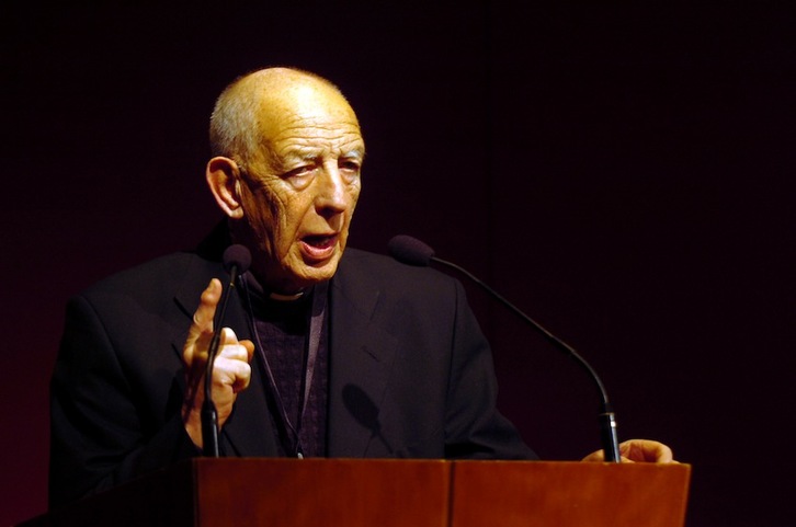 Alec Reid en una conferencia en Bilbo en 2006. (Marisol RAMÍREZ/ARGAZKI PRESS)