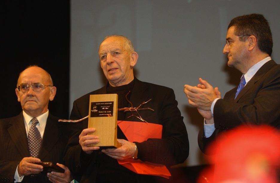 [2003] Sabino Arana Fundazioaren saria jaso zuen. (Marisol RAMIREZ/ARGAZKI PRESS)