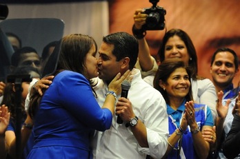 Juan Orlando Hernández, del gobernante Partido Nacional, encabeza el escrutinio. (Orlando SIERRA/AFP PHOTO)