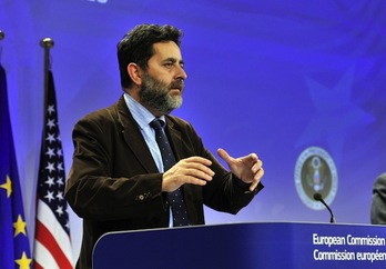 El jefe negociador nombrado por la Comisión Europea, Ignacio García Cerbero, durante una comparecencia. (Georges BOBET/AFP)