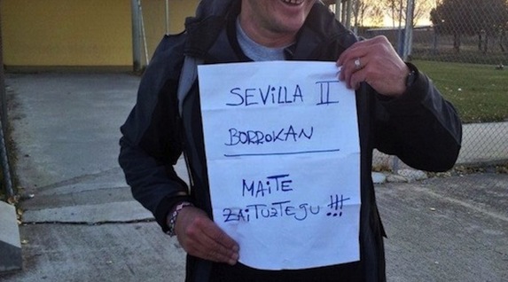 Juan Ignacio Delgado, a las puertas de Topas. (@ErrekaEneko)