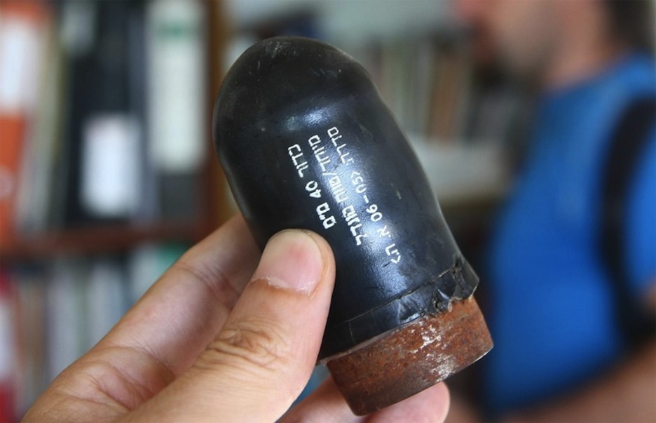 Israelgo militarrek erabiltzen dituzten gomazko bala bat.