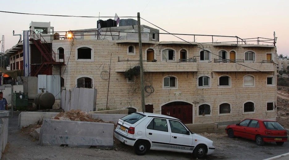 Al Rajabi eraikina, ikus daiteken bezala, israeldarrek okupatuta eta militarizatuta daukate.