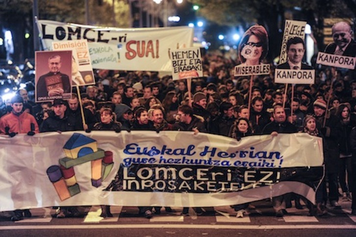 Manifestación contra la Lomce celebrada en las calles de Iruñea. (Jagoba MANTEROLA / ARGAZKI PRESS)