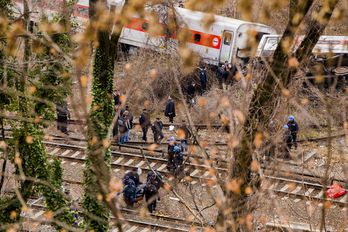 Imagen del tren que ha descarrilado en Nueva York. (AFP)