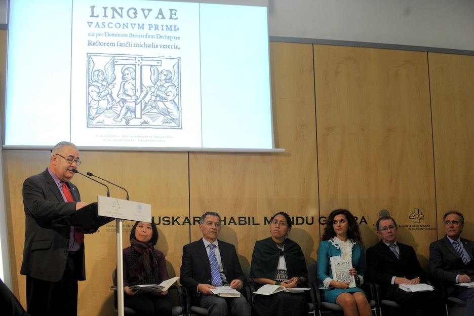 El ‘Linguae Vasconum Primitiae’ de Bernard Etxepare ha sido editado en chino, árabe, quichua, rumano, catalán y gallego. (Juanan RUIZ / ARGAZKI PRESS)