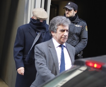 González Pacheco, ‘Billy el Niño’, sale de la AN con el rostro oculto. (J.DANAE/ARGAZKI PRESS)