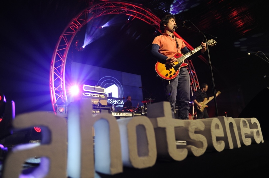 Ahotseneak lehen momentutik eskaintza zabala eskaini die bertaratutakoei. (ARGAZKI PRESS) Ahotseneak lehen momentutik eskaintza zabala eskaini die bertaratutakoei. (ARGAZKI PRESS)