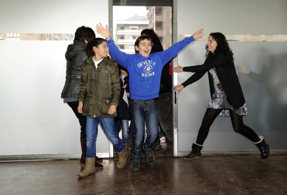 Pozik agertu dira aurrena sartu diren gaztetxoak. (Marisol RAMIREZ/ARGAZKI PRESS)