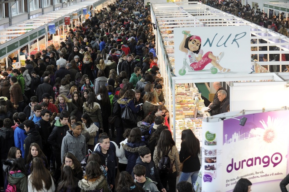 Jendetza bildu da goizean Landakon. (Marisol RAMIREZ/ARGAZKI PRESS)