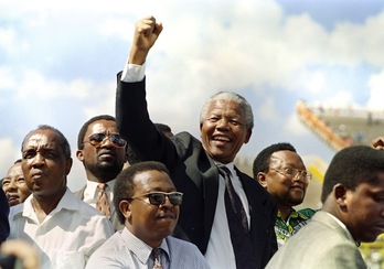 El expresidente sudafricano Nelson Mandela. (Leon NEAL/AFP PHOTO)