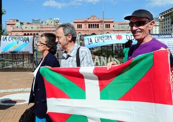 Andoni Txasko, en el centro, ayer en Buenos Aires. (Daniel GARCÍA/AFP PHOTO)