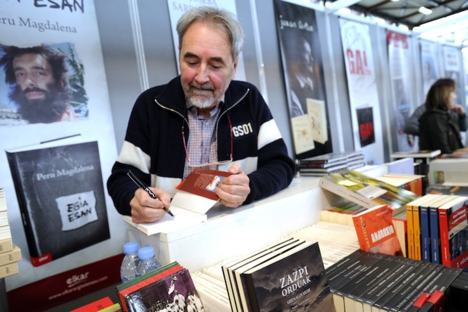 Joxean Agirre GARAko kazetaria ere lanean aritu da Durangon. (Marisol RAMIREZ/ARGAZKI PRESS)