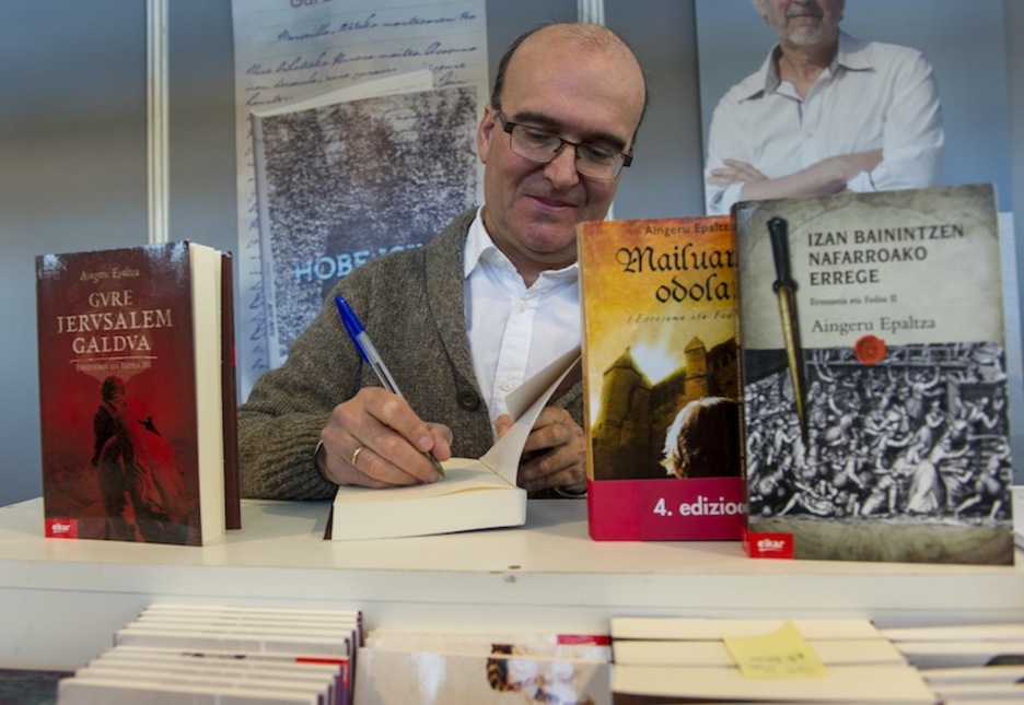 Aingeru Epaltzak ere sinatu ditu zenbait ale. (Monika DEL VALLE/ARGAZKI PRESS)