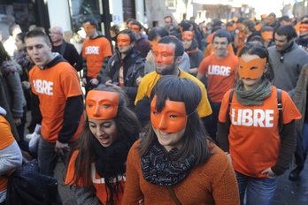 Jende andana batu da Durnagotik egin duten kalejiran. (Jon URBE / ARGAZKI PRESS)