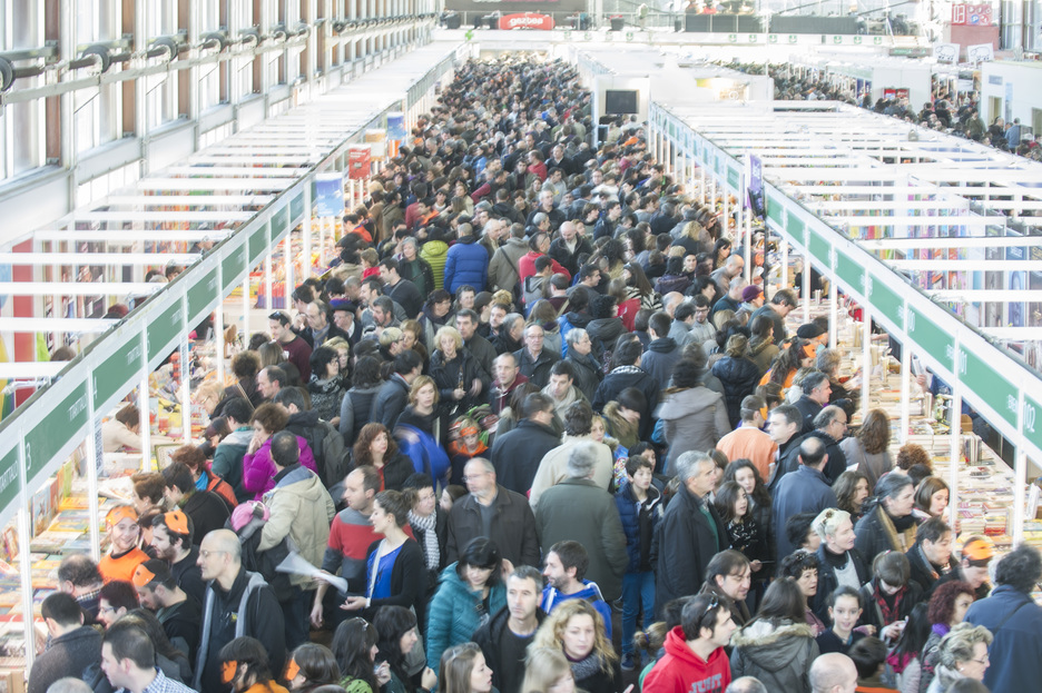 Azken egunean ere jendetza batu da Durangon. (Jon URBE / ARGAZKI PRESS)