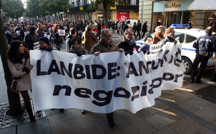 Manifestación de trabajadores de Lanbide en Gasteiz. (Raul BOGAJO/ARGAZKI PRESS)
