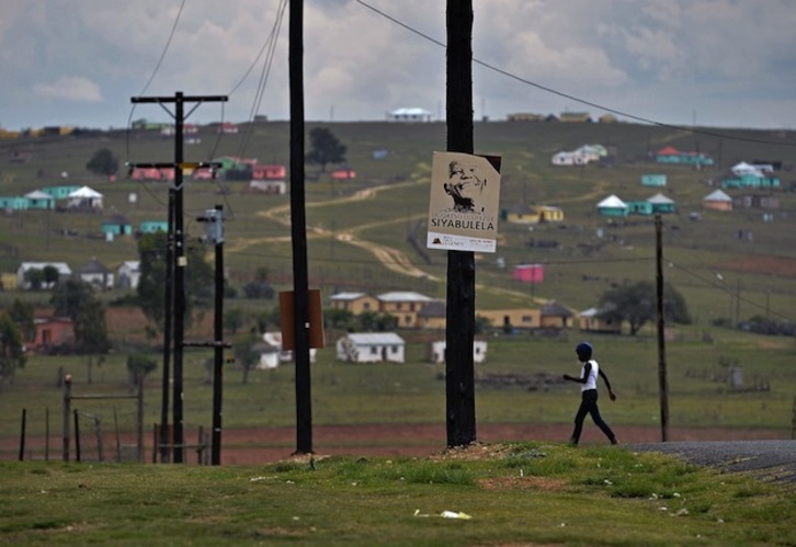 Mandela reposará en Qunu, la pequeña aldea en la que creció. (Carl DE SOUZA / AFP PHOTO)