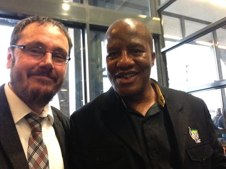 Urko Aiartza, ANCko bozeramaileJacksonMthembu-rekin. (@uaiartza)