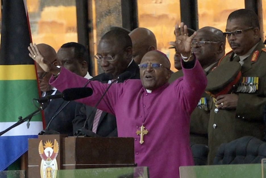 El arzobispo emérito de Ciudad del Cabo, Desmond Tutu, ha sido el último en intervenir. (Pedro UGARTE/AFP PHOTO)