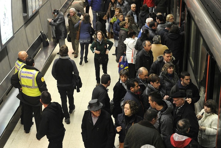 Agentes de seguridad privada, durante una jornada de huelga en el Metro de Bilbo. (Monika DEL VALLE/ARGAZKI PRESS)
