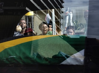 Los restos de Mandela han vuelto a desfilar por las calles de Pretoria. (Margo LONGARI/AFP)