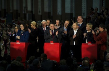La cúpula del SPD celebra el respaldo de la militancia a la coalición con Merkel. (John MACDOUGALL / ARGAZKI PRESS) 