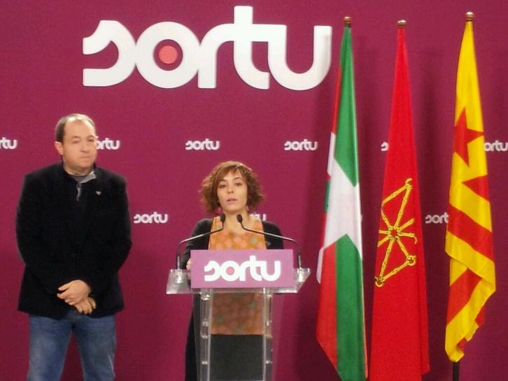 Barrena e Izko durante la rueda de prensa. (vía twitter @Sortu)