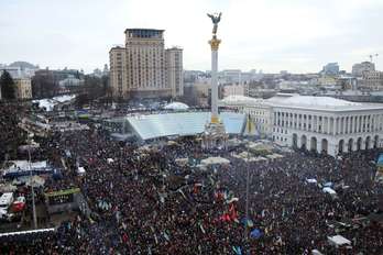 Miles de opositores se han vuelto a reunir este domingo en Kiev. (Sergey GAPON / AFP)