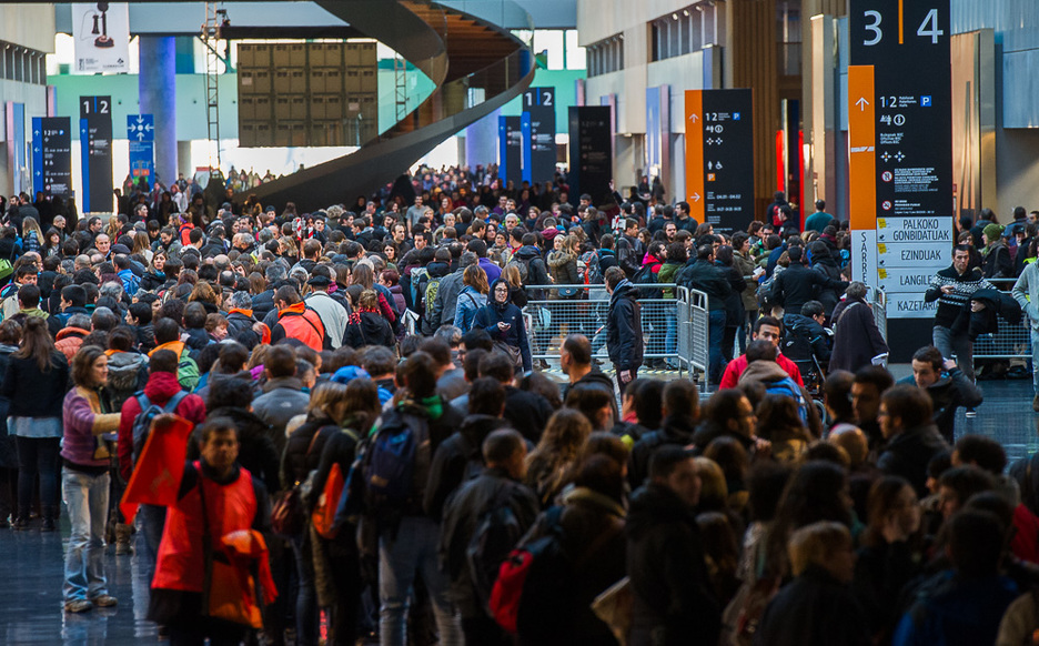Jendetza batu da BECen. (Luis JAUREGIALTZO / ARGAZKI PRESS)