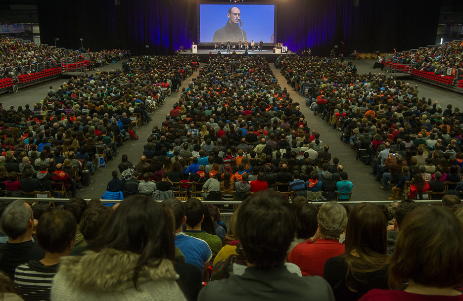 Milaka lagun batu dira BECen. (Luis JAUREGIATZO / ARGAZKI PRESS)