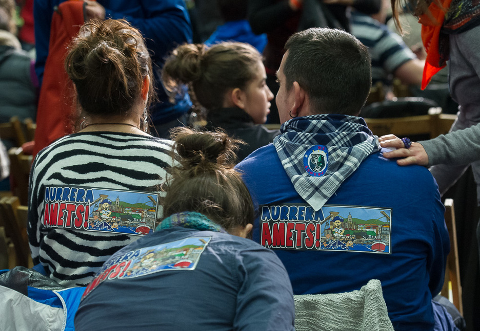 Amets Arzallusen aldeko pegatinak. (Luis JAUREGIALTZO / ARGAZKI PRESS)