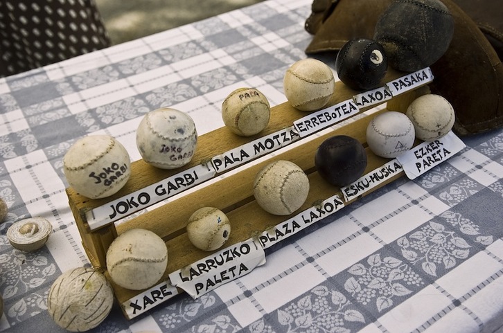 Pelotas propias para cada modalidad. (Juan Carlos RUIZ/ ARGAZKI PRESS)