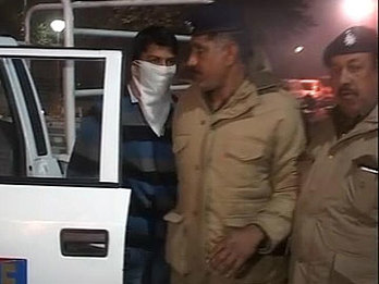 Uno de los policías detenidos por la violación de la joven. (NDTV.COM)