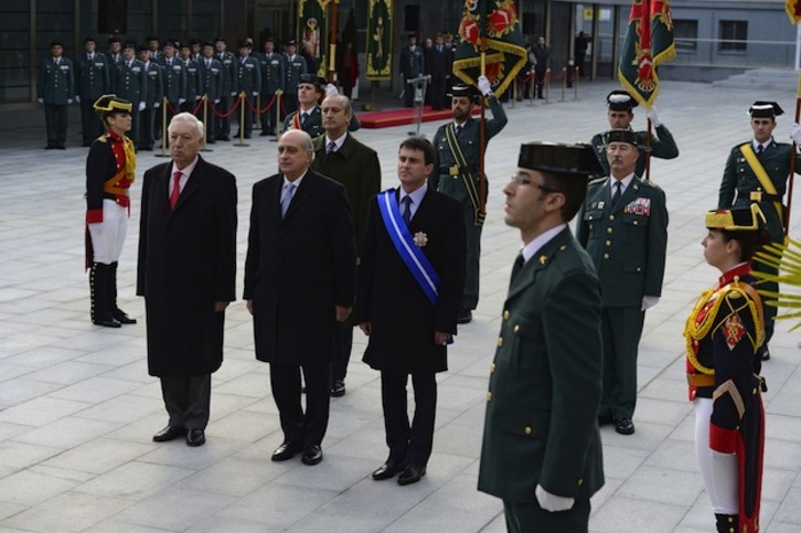 Manuel Valls, junto a Fernández Díaz y el titular español de Exteriores, García Margallo. (Javier SORIANO / AFP PHOTO)