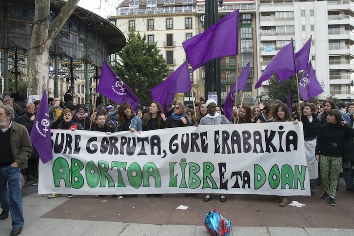 Acto por el derecho al aborto en Donostia. (Gorka RUBIO/ARGAZKI PRESS)