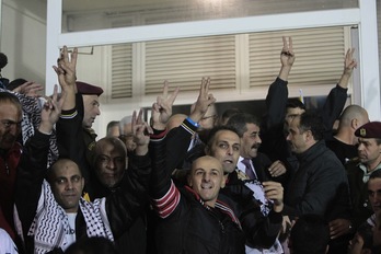 Los expresos palestinos ya libres llegan a la Mukata, en Ramallah. (Abbas MOMANI/AFP) 