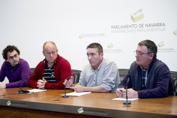 Los representantes de I-E, Aralar, Bildu y Geroa Bai, en el Parlamento. (Iñigo URIZ / ARGAZKI PRESS)