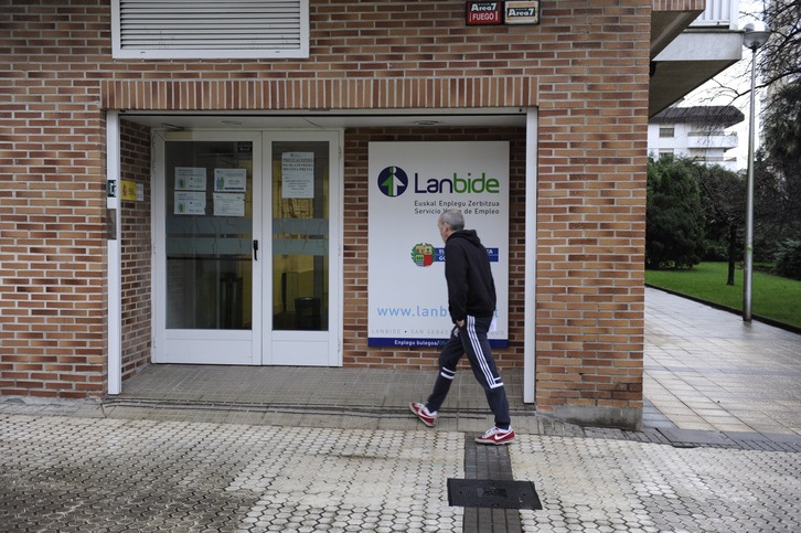 El Gobierno anuncia al mismo tiempo más agilidad para acceder al paro.