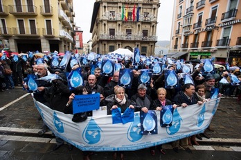 Tanta erraldoia Iruñeko Udal plazan. (Iñigo URIZ / ARGAZKI PRESS)