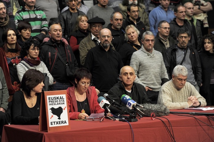 Unos 60 expresos asistieron a la rueda de prensa. (ARGAZKI PRESS)