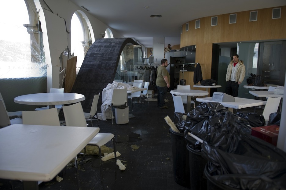 Donostiako Kaskazuri jatetxean kalte handiak izan dira. (Juan Carlos RUIZ/ARGAZKI PRESS) Donostiako Kaskazuri jatetxean kalte handiak izan dira. (Juan Carlos RUIZ/ARGAZKI PRESS)