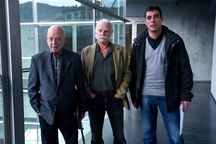 Comparecencia de vecinos afectados por los desprendimientos de Esa en el Parlamento navarro. (Iñigo URIZ/ARGAZKI PRESS)